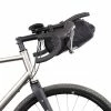 Sacoche De Prolongateurs Restrap Adventure Race -vélo Soldes Restrap Bar Bag Race aero sacoche guidon prolongateur ultra distance baroudeur cycles lyon side
