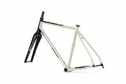 Kit Cadre Bombtrack Audax 2021 17 Kit Cadre Bombtrack Audax 2021 -vélo Soldes kit cadre bombtrack audax 2021 gravel ultra distance acier fourche carbone oeillet baroudeur cycles lyon other side