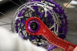 Wolf-tooth Écrou Wolftooth Pour Verrouillage De Disque Centerlock - Black -vélo Soldes wolftotth ecrou verouillage disque centerlock gravel route vtt baroudeur cycles lyon france revendeur key